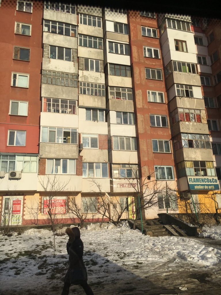 Den første boligblokka vi ser når vi kommer til Chisinau. 